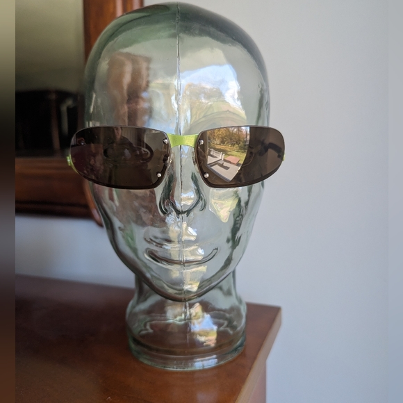 🎁Authentic CHANEL frameless sunglasses 😎 - Picture 5 of 9